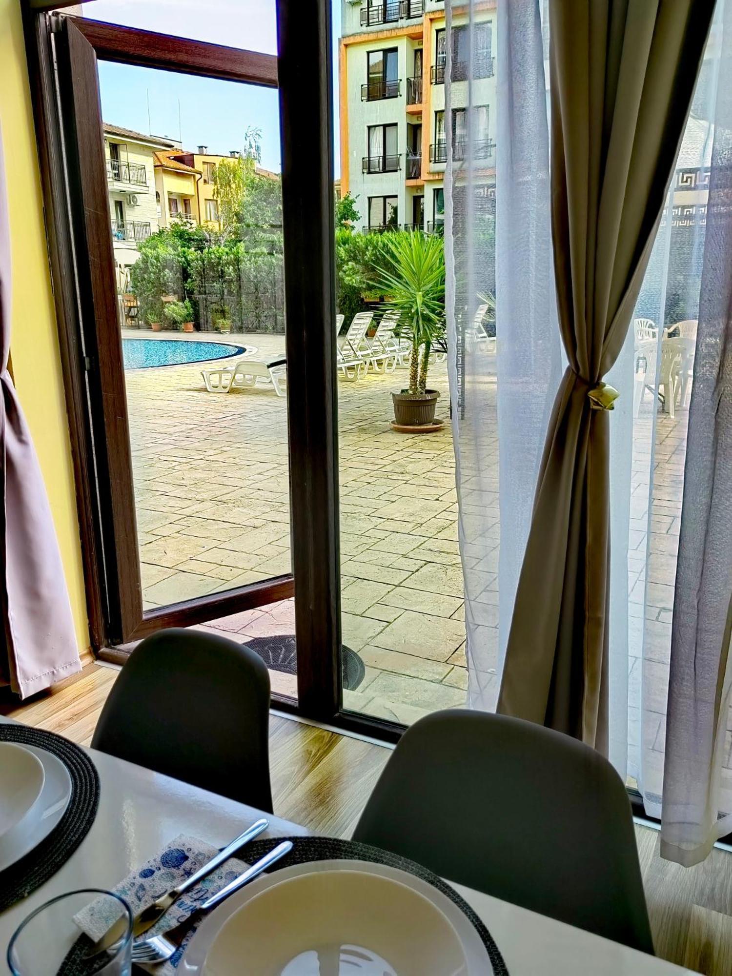Pool Apartment Amadeus Lux Napospart Szoba fotó